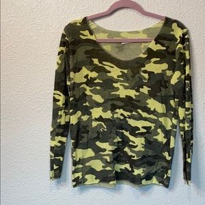 💜💜 Gigi Moda Camo Long Sleeve Tee Shirt Size L